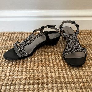 London Fog Women’s Macey Demi Wedge Black Sandal - 8m